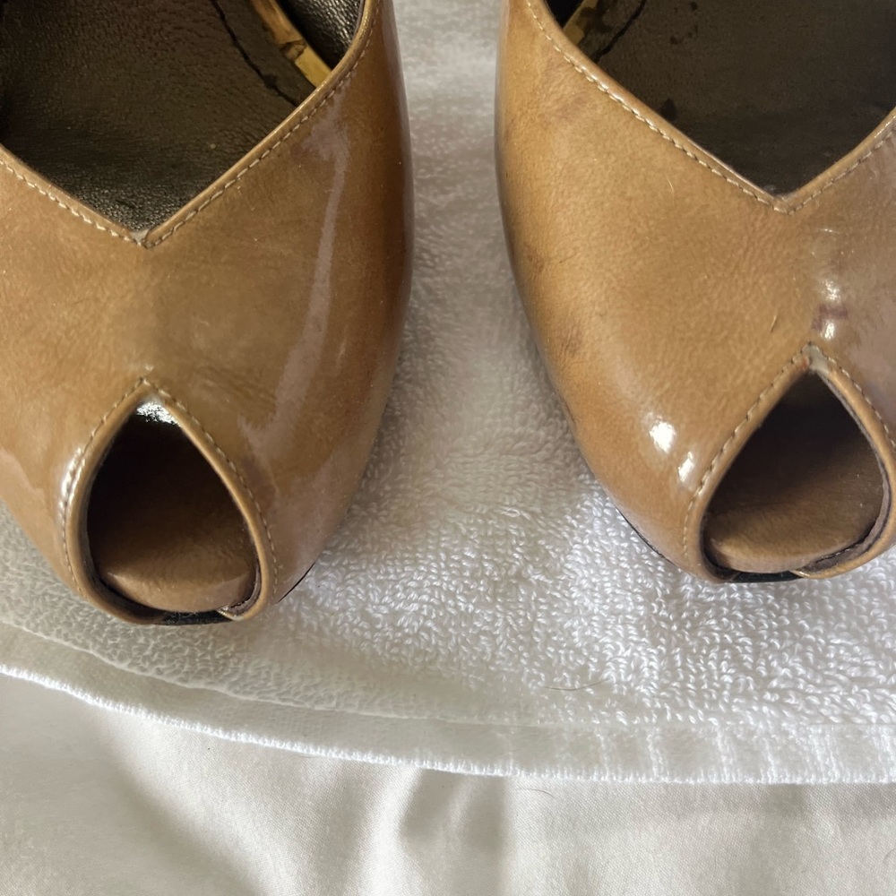 Stuart Weitzman Size 8.5 Heel. Tan Pattent Leathe… - image 2
